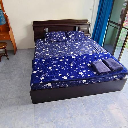 Yuri Guesthouse Jomtien Beach Exterior foto