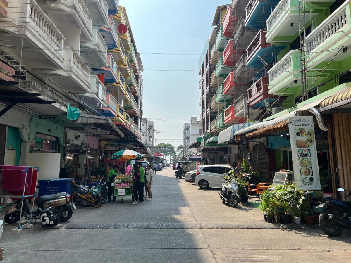 Yuri Guesthouse Jomtien Beach Exterior foto