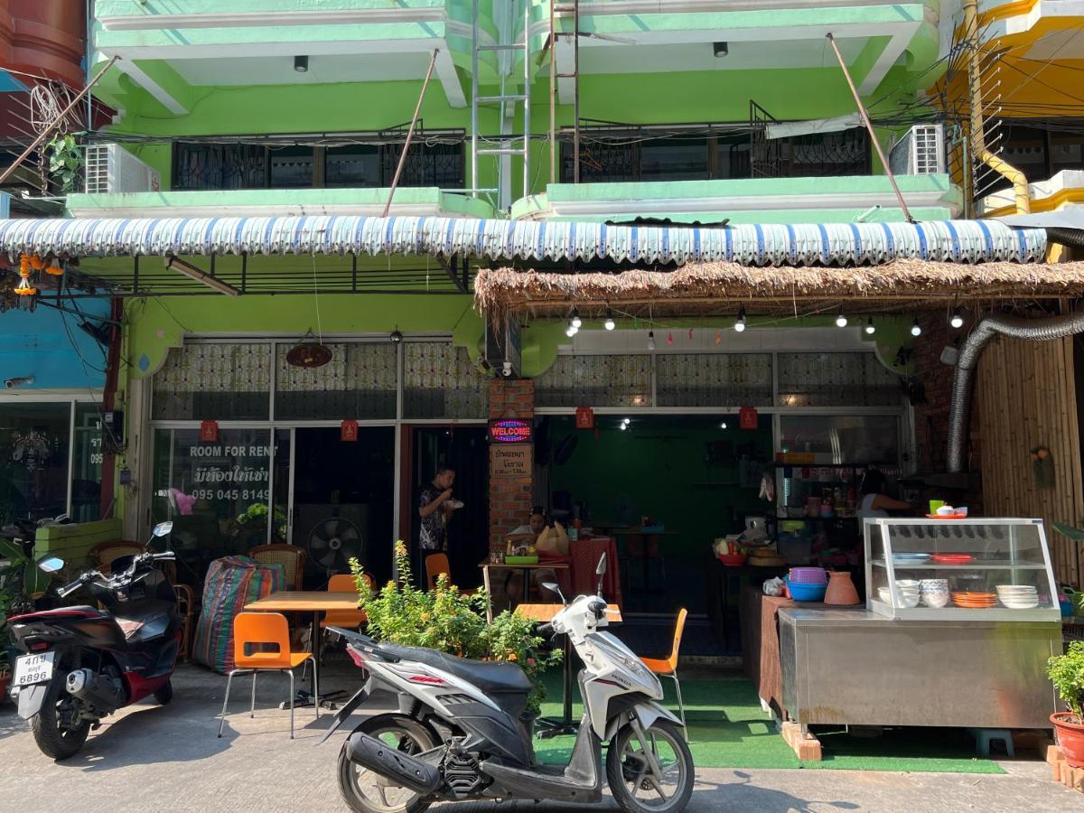 Yuri Guesthouse Jomtien Beach Exterior foto