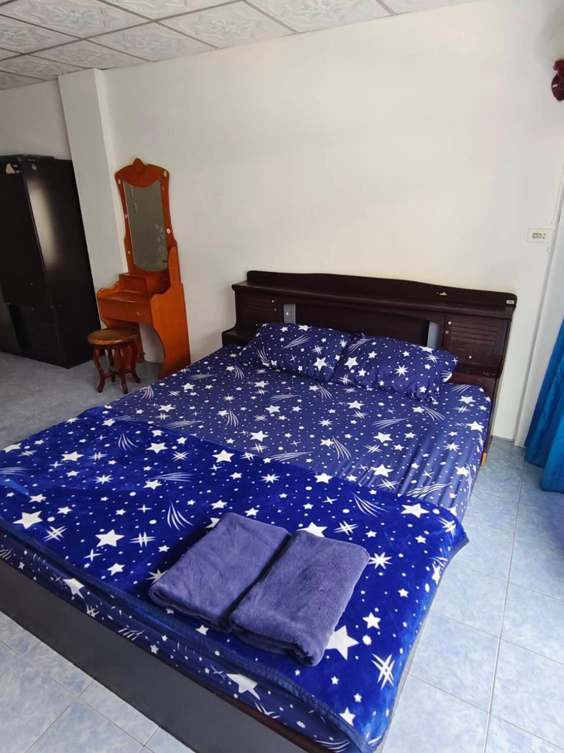 Yuri Guesthouse Jomtien Beach Exterior foto