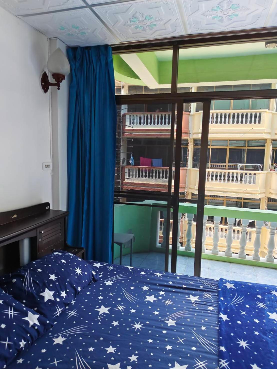 Yuri Guesthouse Jomtien Beach Exterior foto